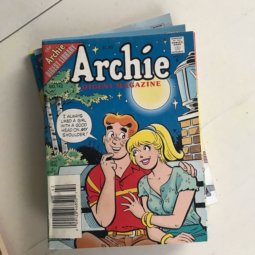 Archie Digest Magazine No.142- Blue Cover with Colorful Illustration